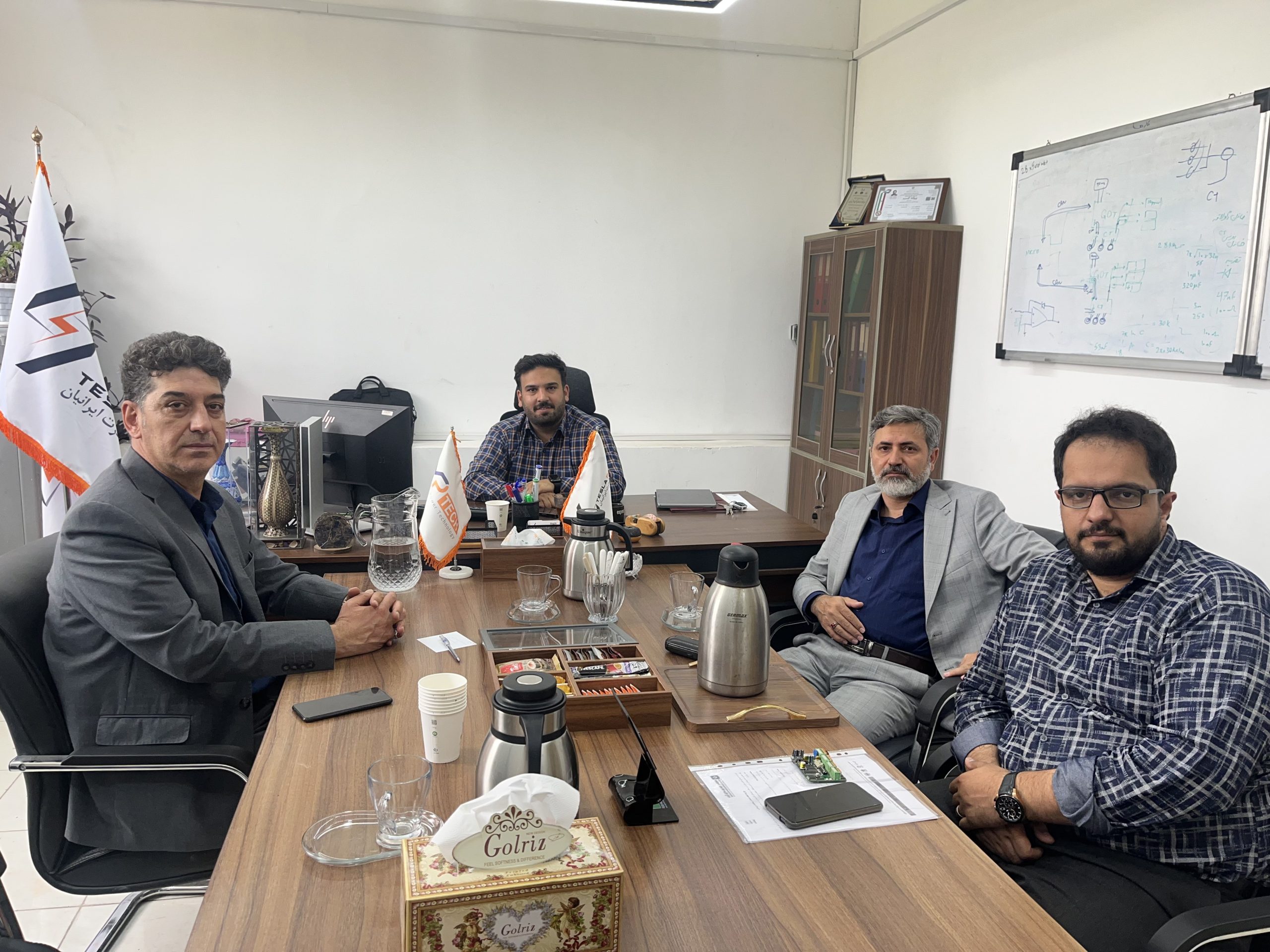 بازدید دبیر بسیج اصناف کشور از شرکت تسلا قدرت ایرانیان