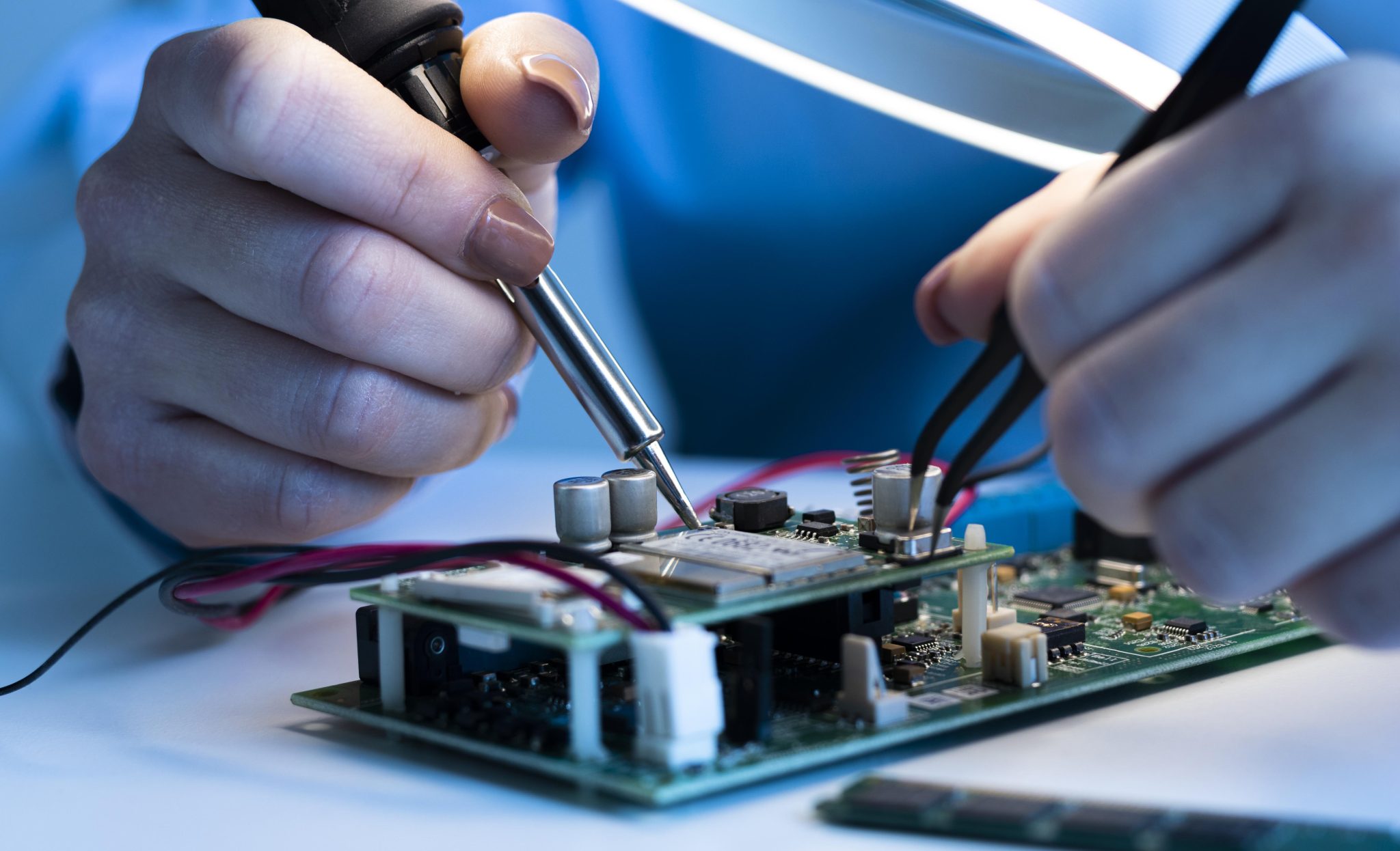 close-up-hands-working-with-tools
