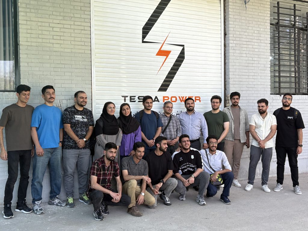بازدید علمی دانشجویان مهندسی برق دانشگاه اصفهان از شرکت تسلا قدرت ایرانیان بازدید علمی دانشجویان مهندسی برق دانشگاه اصفهان از شرکت تسلا قدرت ایرانیان