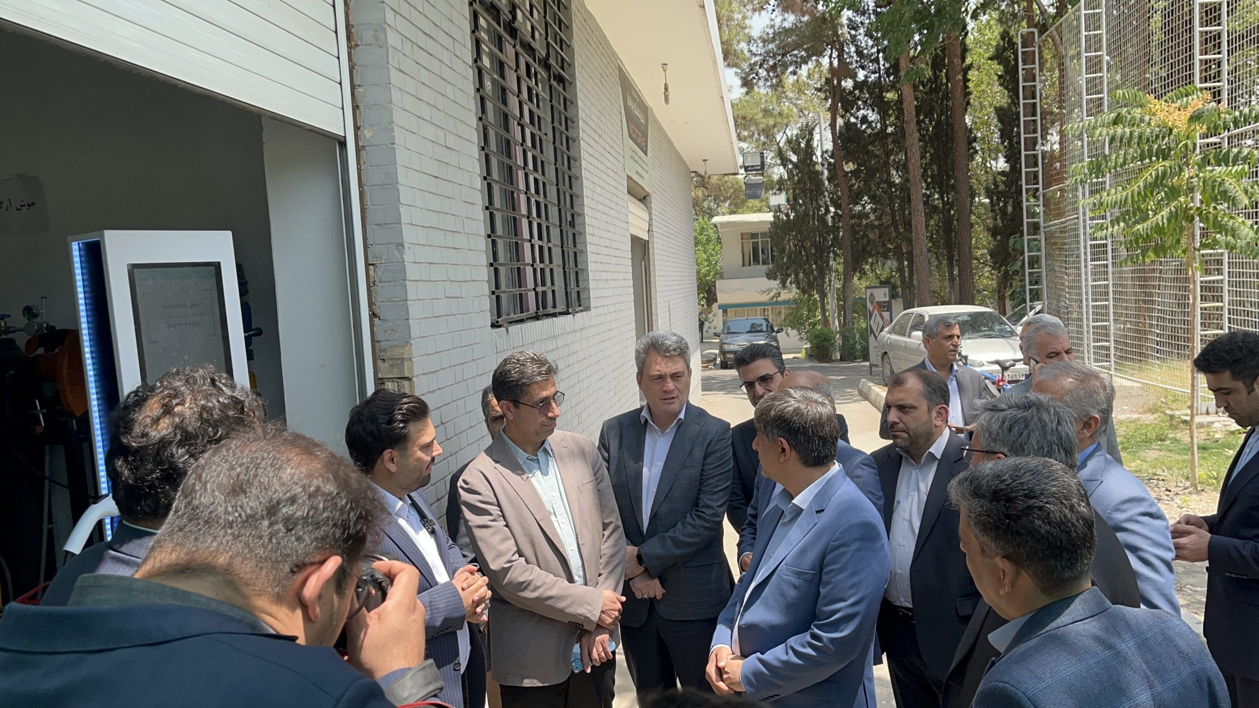 بازدید رئیس دانشگاه اصفهان و مدیرعامل فولاد مبارکه اصفهان از شرکت تسلا قدرت ایرانیان