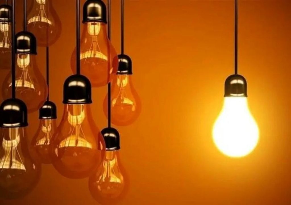 چرا کسب‌وکارها باید حتماً UPS داشته باشند؟ نجات‌دهنده‌ی خاموشی‌های برق!