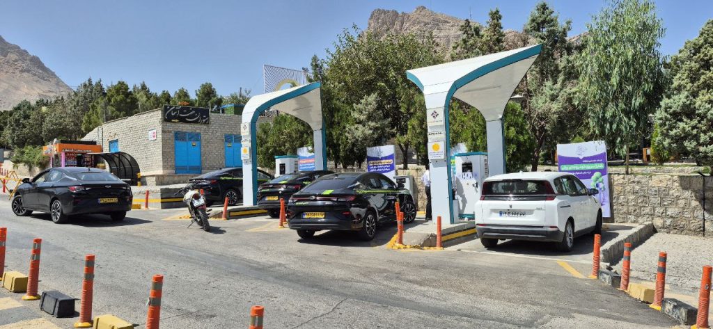 آینده برق‌رسانی شهری با ایستگاه شارژ عمومی | تحول در انرژی حمل‌ونقل